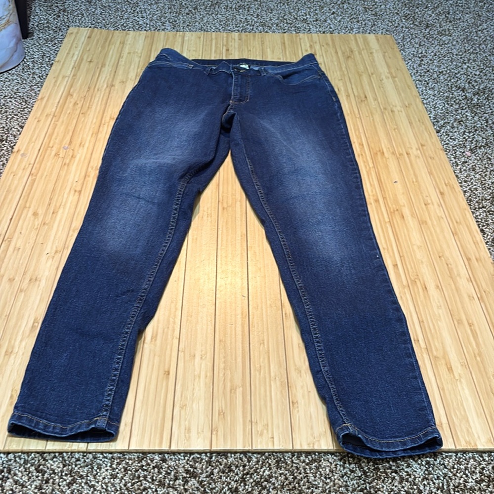 Venus straight leg jeans. Size 10R. NWOT.